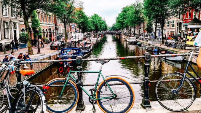 Amszterdam csatorna bicikli halászat