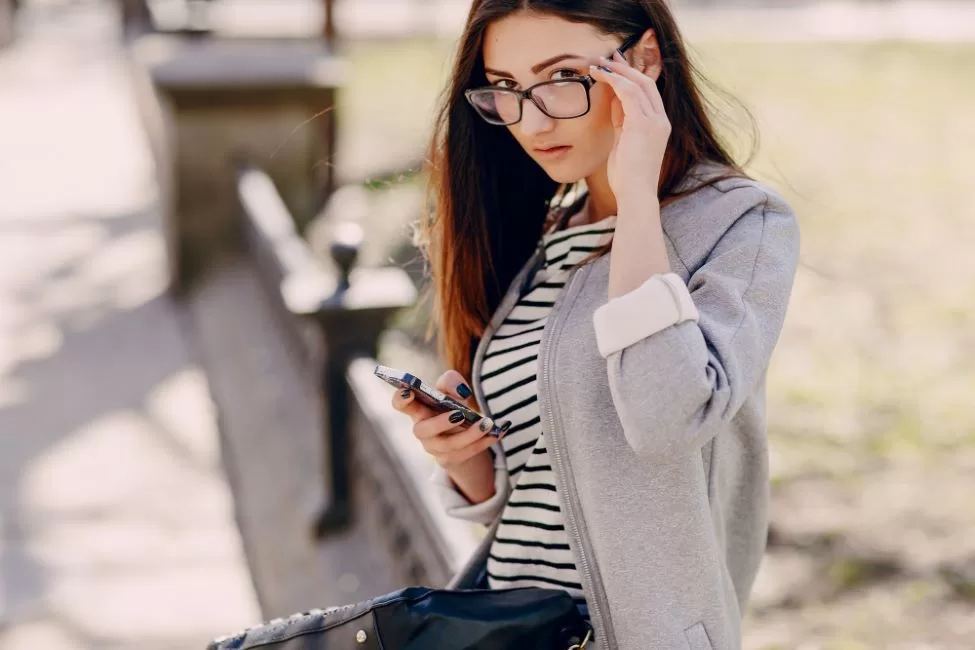ahl pretty woman with phone