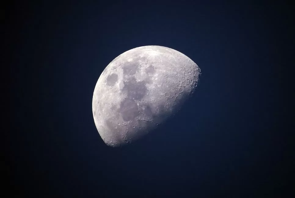 ahl moon 1527501 1280