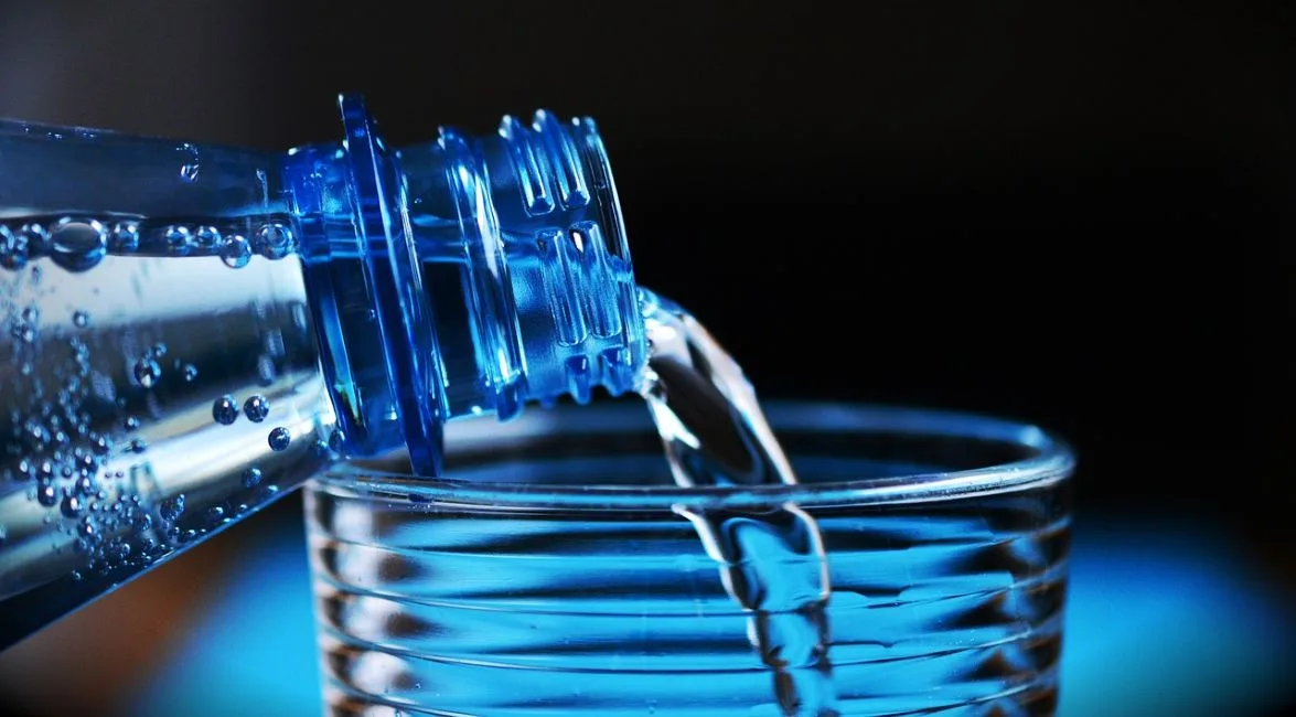 ahl bottle 2032980 1280